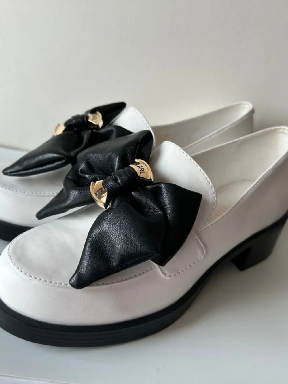 KARL LAGERFELD PARIS Camilia Fan Bow White Loafers With Black Bow Shoes Size 7.5